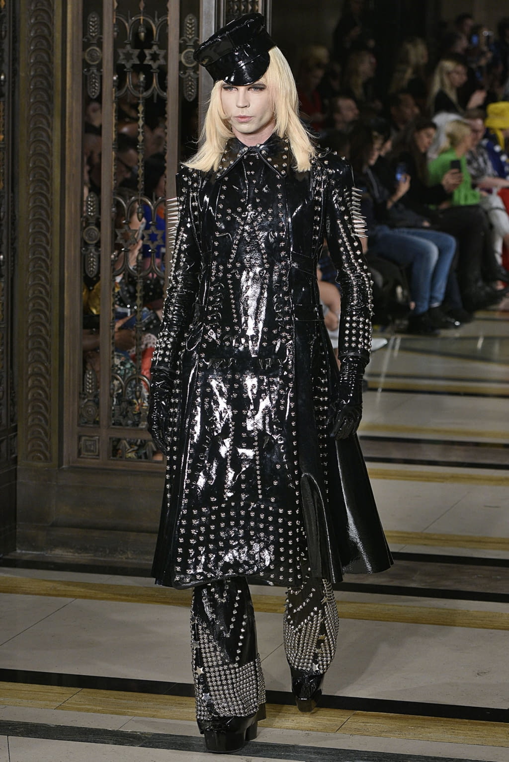Fashion Week London Fall/Winter 2019 look 11 from the Pam Hogg collection 女装