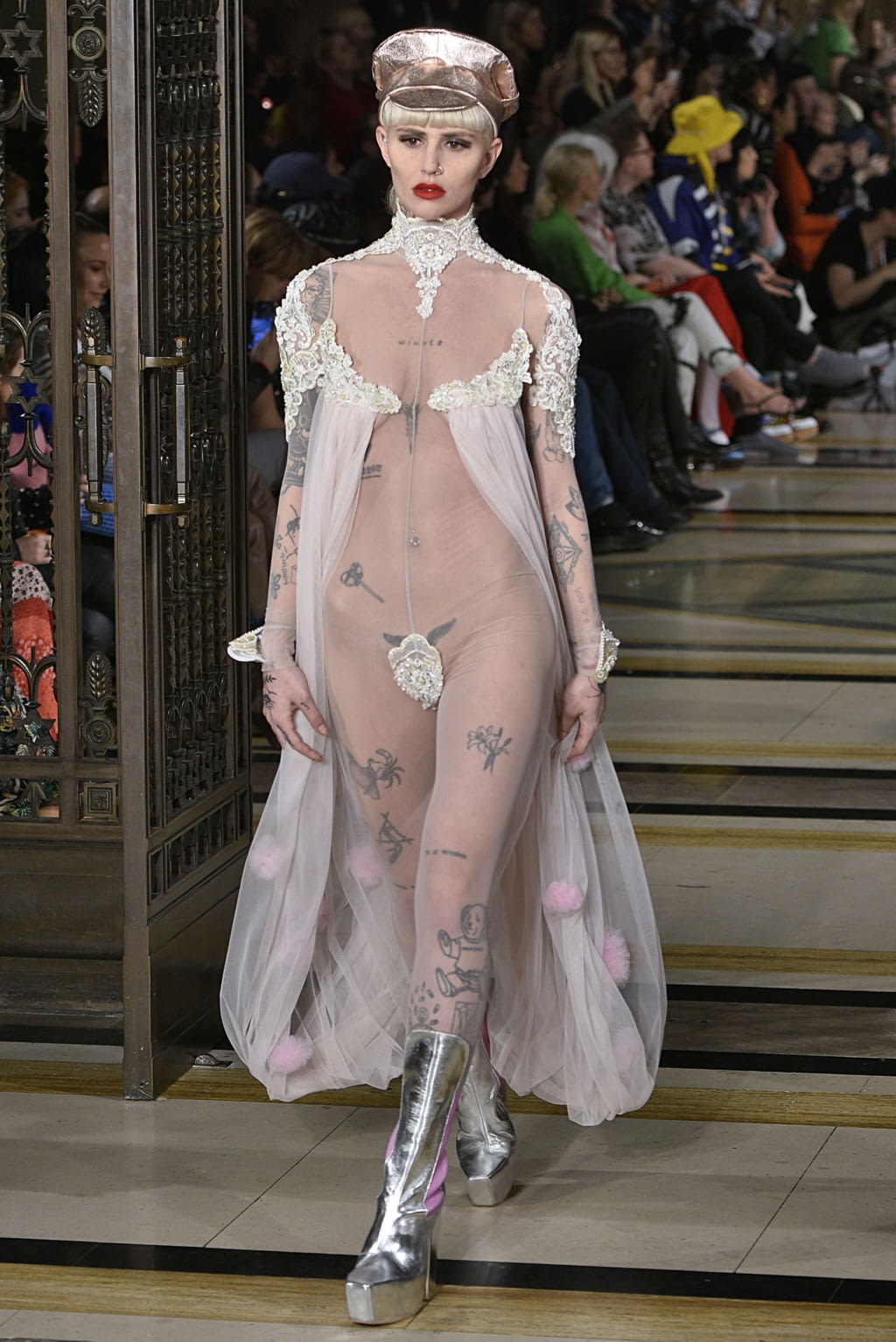 Fashion Week London Fall/Winter 2019 look 31 from the Pam Hogg collection 女装