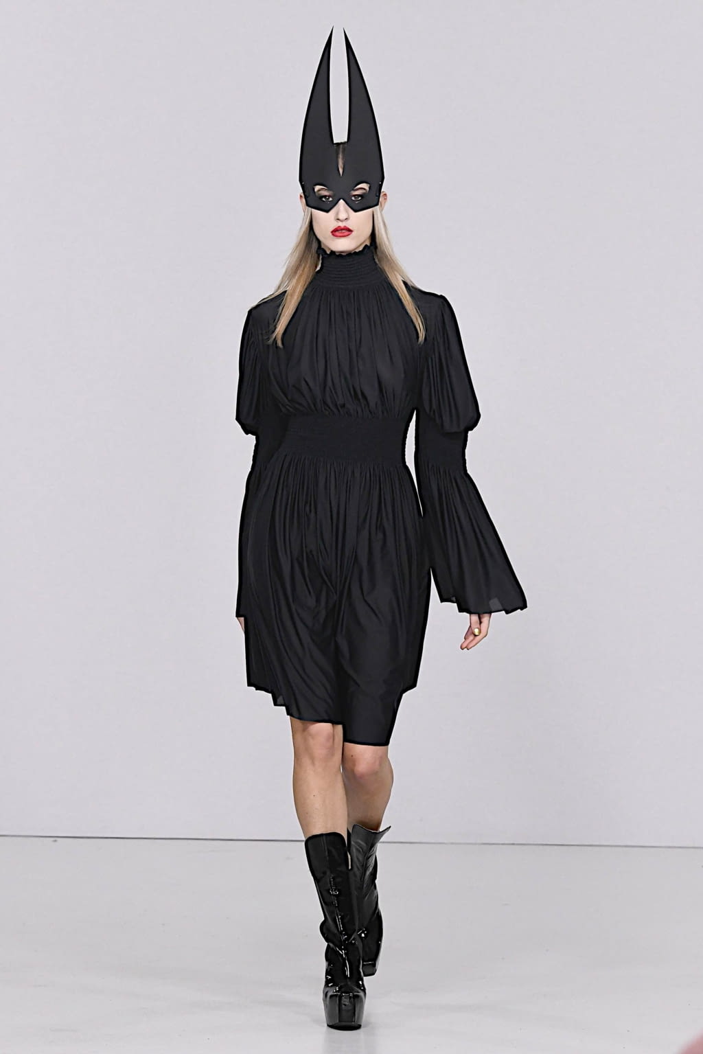 Fashion Week London Fall/Winter 2020 look 8 de la collection Pam Hogg womenswear