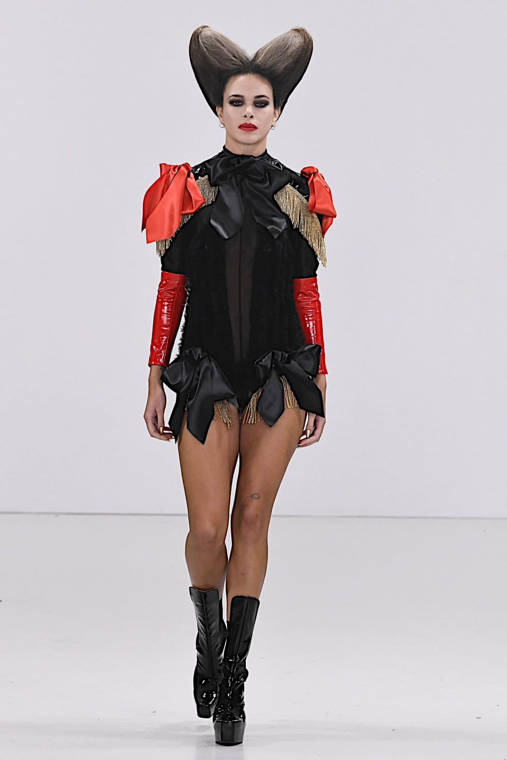 Fashion Week London Fall/Winter 2020 look 10 from the Pam Hogg collection womenswear
