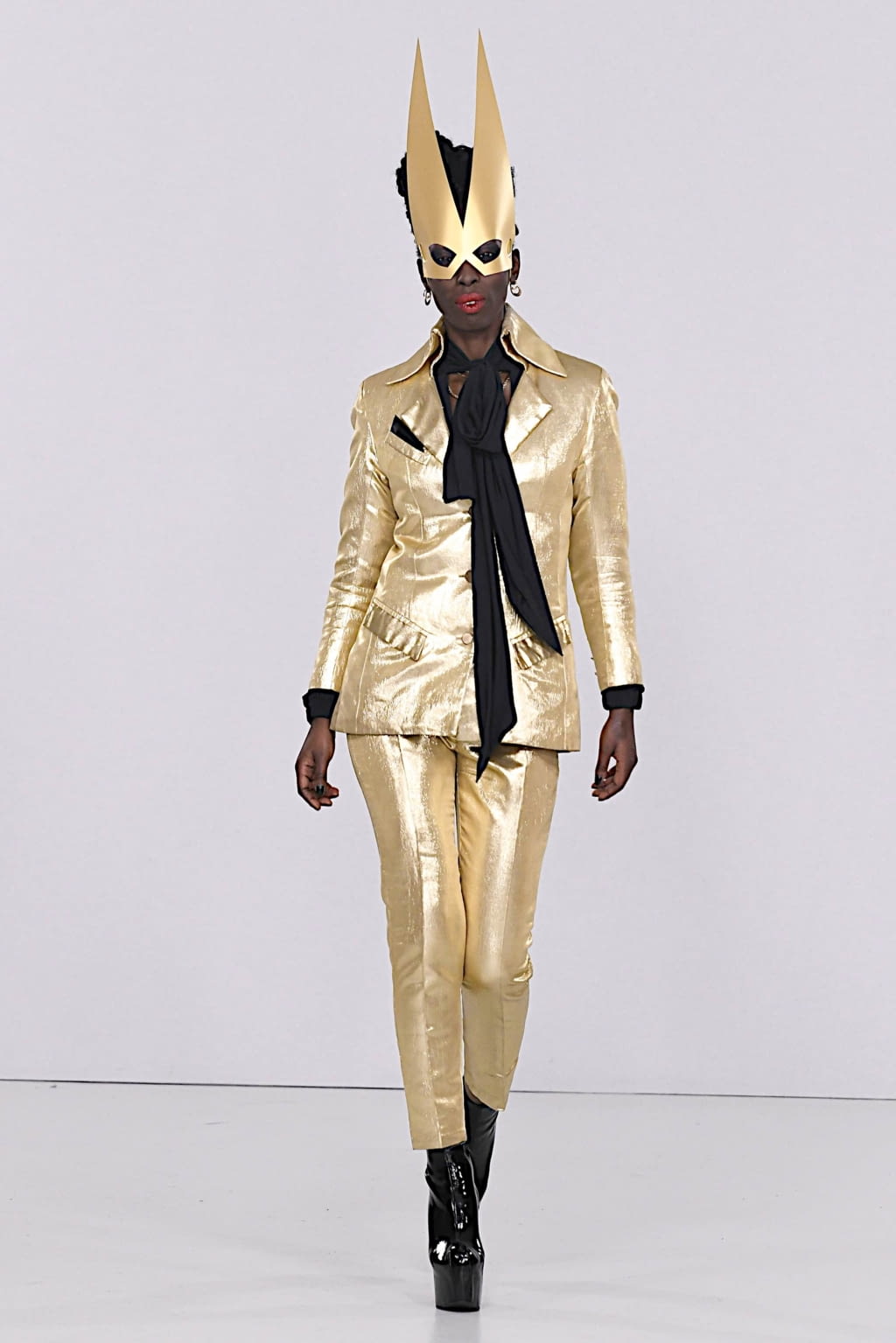 Fashion Week London Fall/Winter 2020 look 31 from the Pam Hogg collection 女装