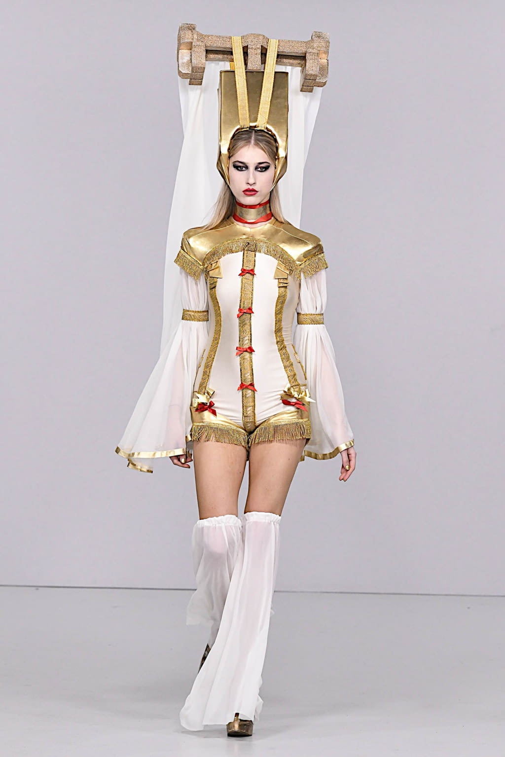 Fashion Week London Fall/Winter 2020 look 37 from the Pam Hogg collection 女装