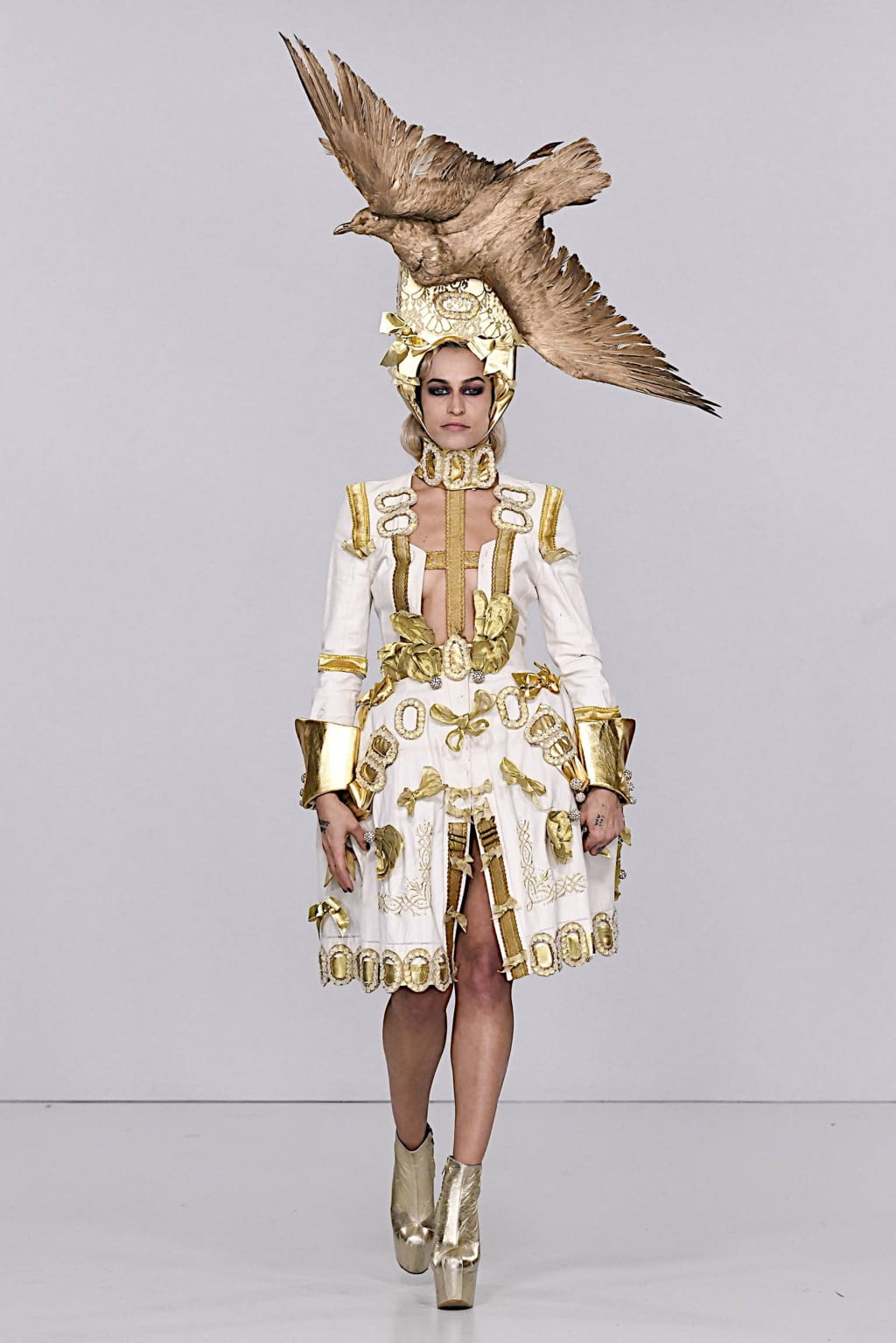 Fashion Week London Fall/Winter 2020 look 40 from the Pam Hogg collection womenswear