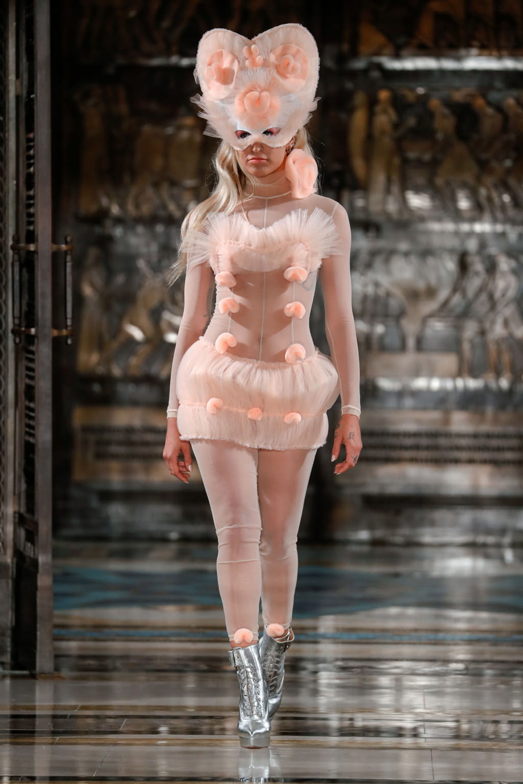 Fashion Week London Spring/Summer 2018 look 1 from the Pam Hogg collection womenswear