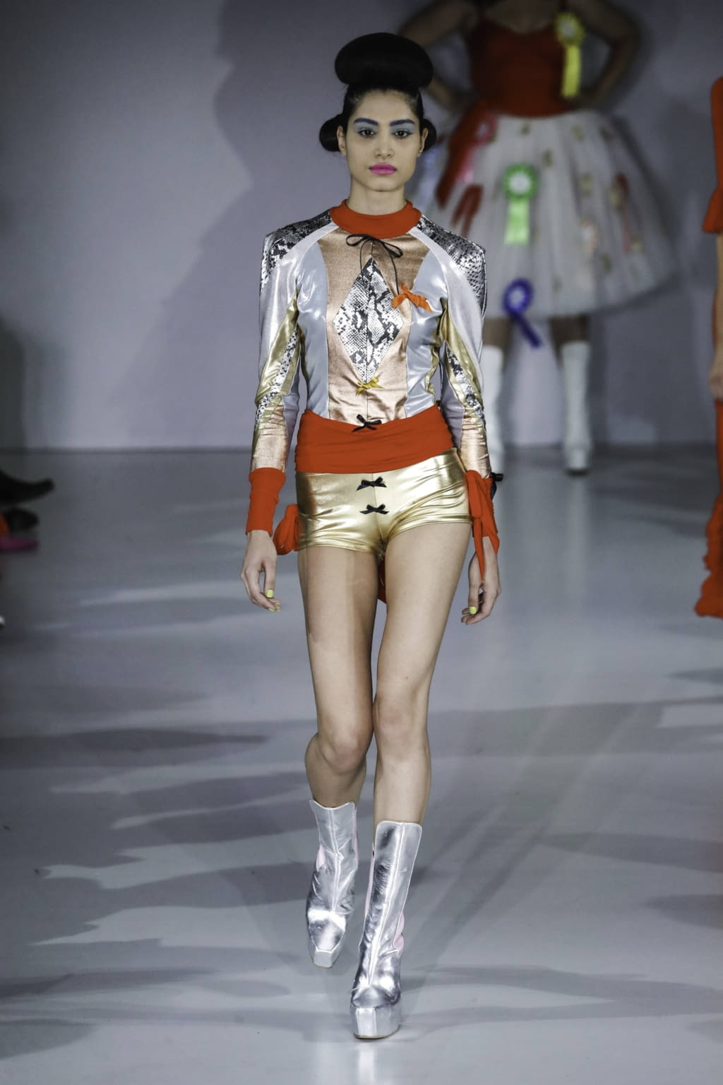 Fashion Week London Spring/Summer 2020 look 6 from the Pam Hogg collection 女装