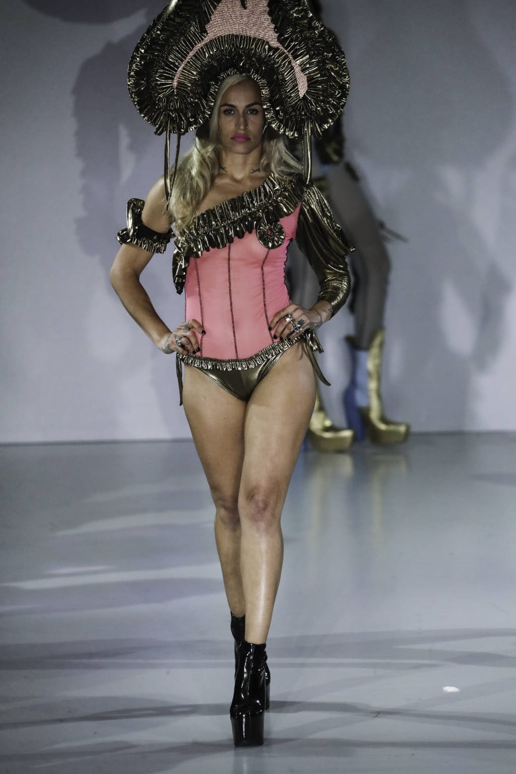Fashion Week London Spring/Summer 2020 look 34 from the Pam Hogg collection 女装