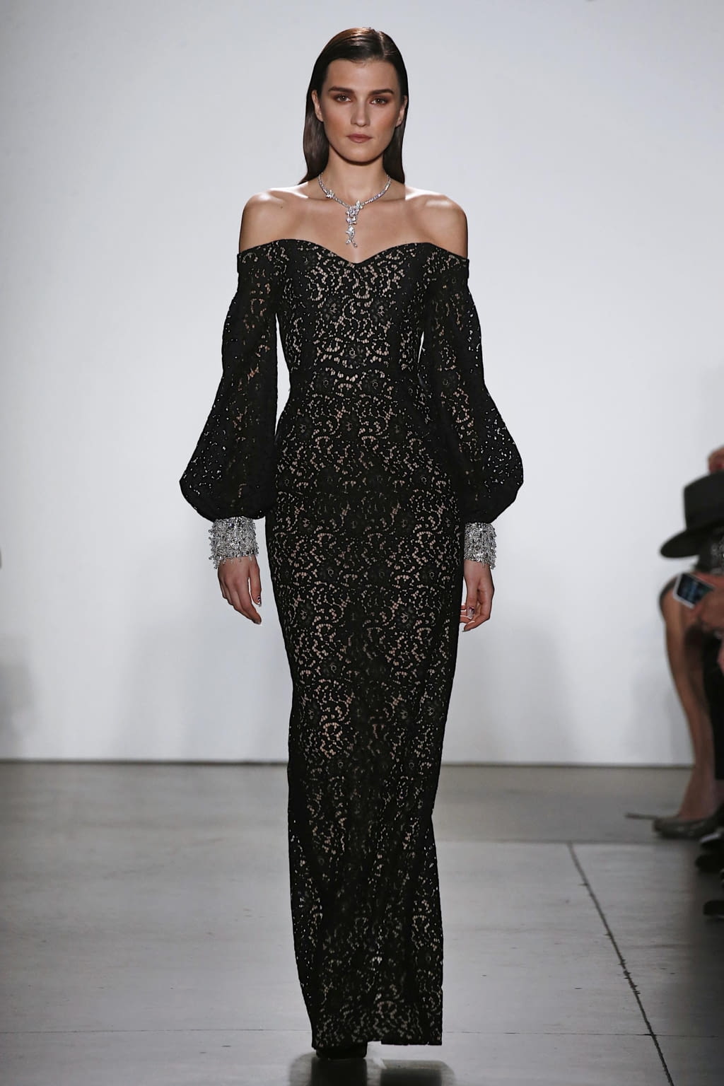 Fashion Week New York Fall/Winter 2020 look 1 from the Pamella Roland collection 女装