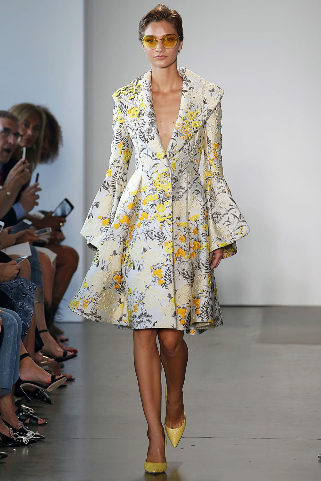 Fashion Week New York Spring/Summer 2019 look 3 from the Pamella Roland collection 女装