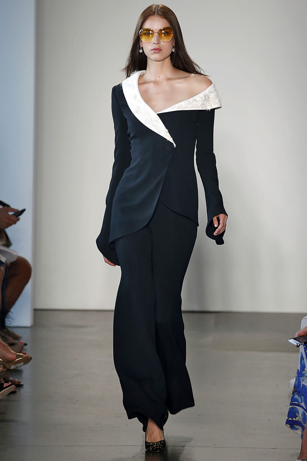 Fashion Week New York Spring/Summer 2019 look 10 from the Pamella Roland collection 女装