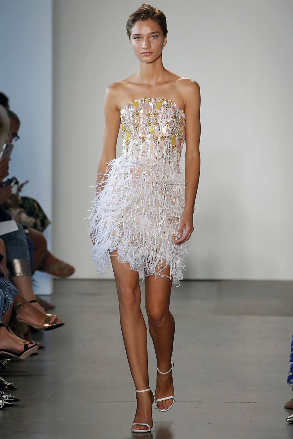 Fashion Week New York Spring/Summer 2019 look 22 from the Pamella Roland collection 女装