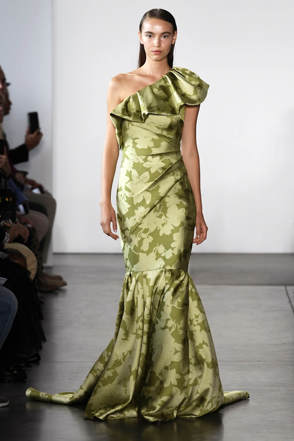 Fashion Week New York Spring/Summer 2020 look 10 from the Pamella Roland collection 女装