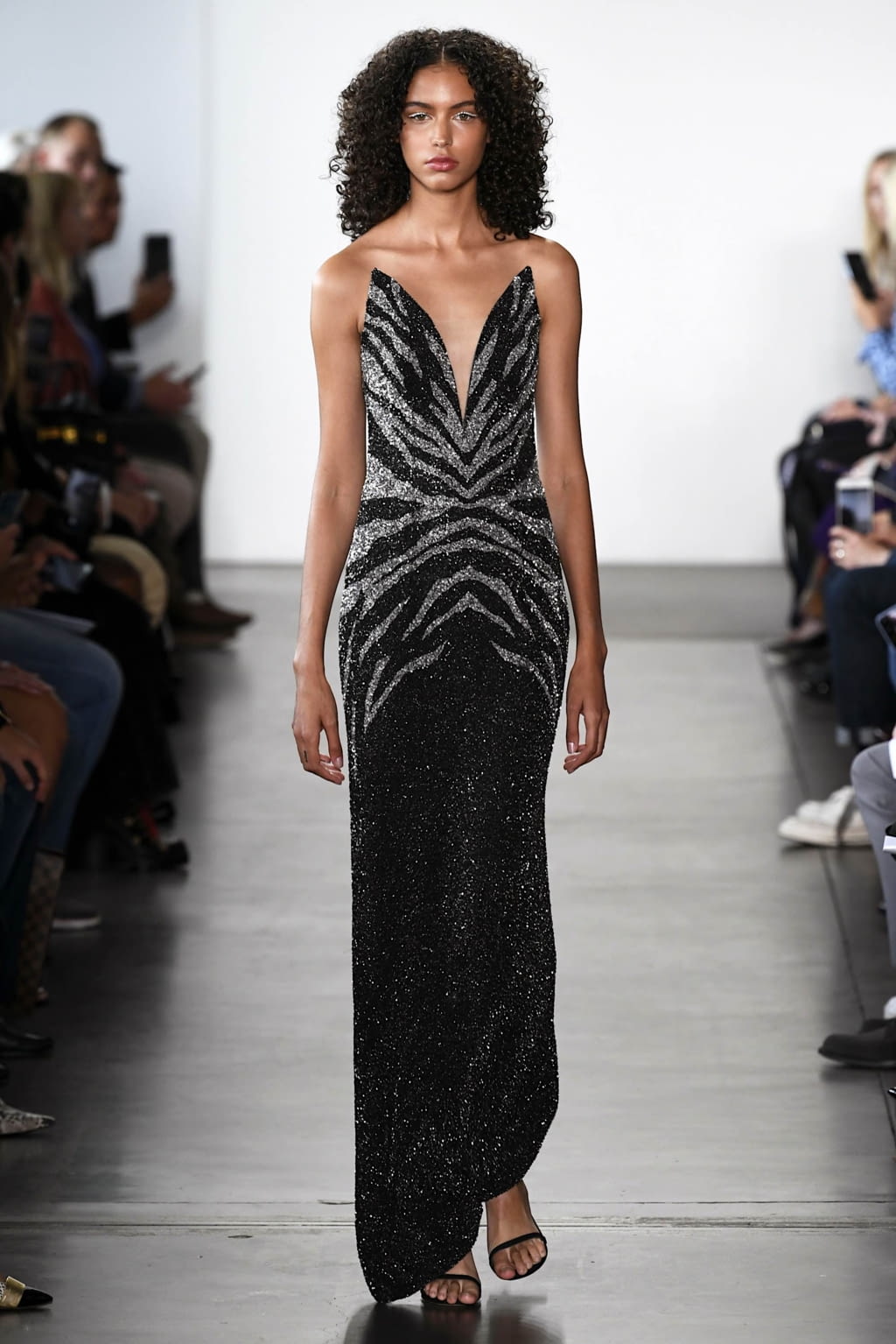Fashion Week New York Spring/Summer 2020 look 16 de la collection Pamella Roland womenswear