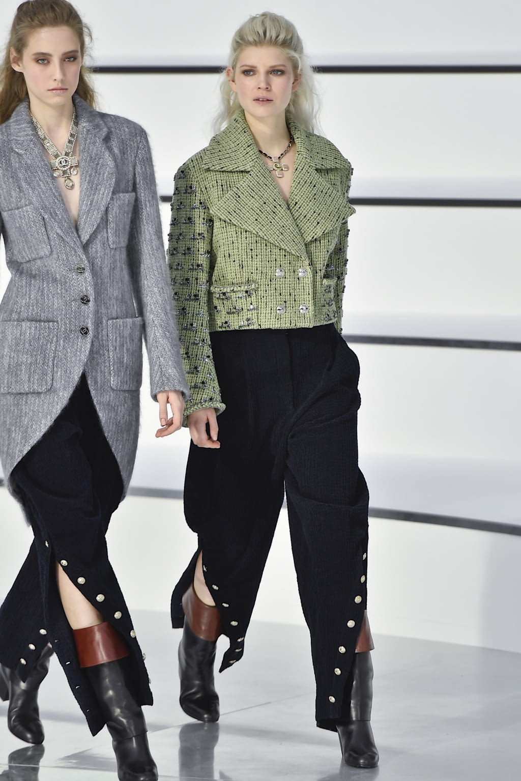 Fashion Week Paris Fall/Winter 2020 look 15 de la collection Chanel womenswear