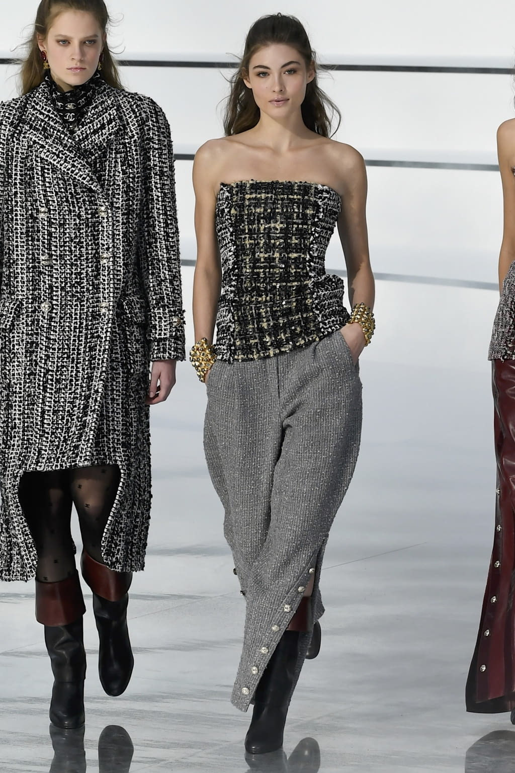 Fashion Week Paris Fall/Winter 2020 look 39 from the Chanel collection 女装