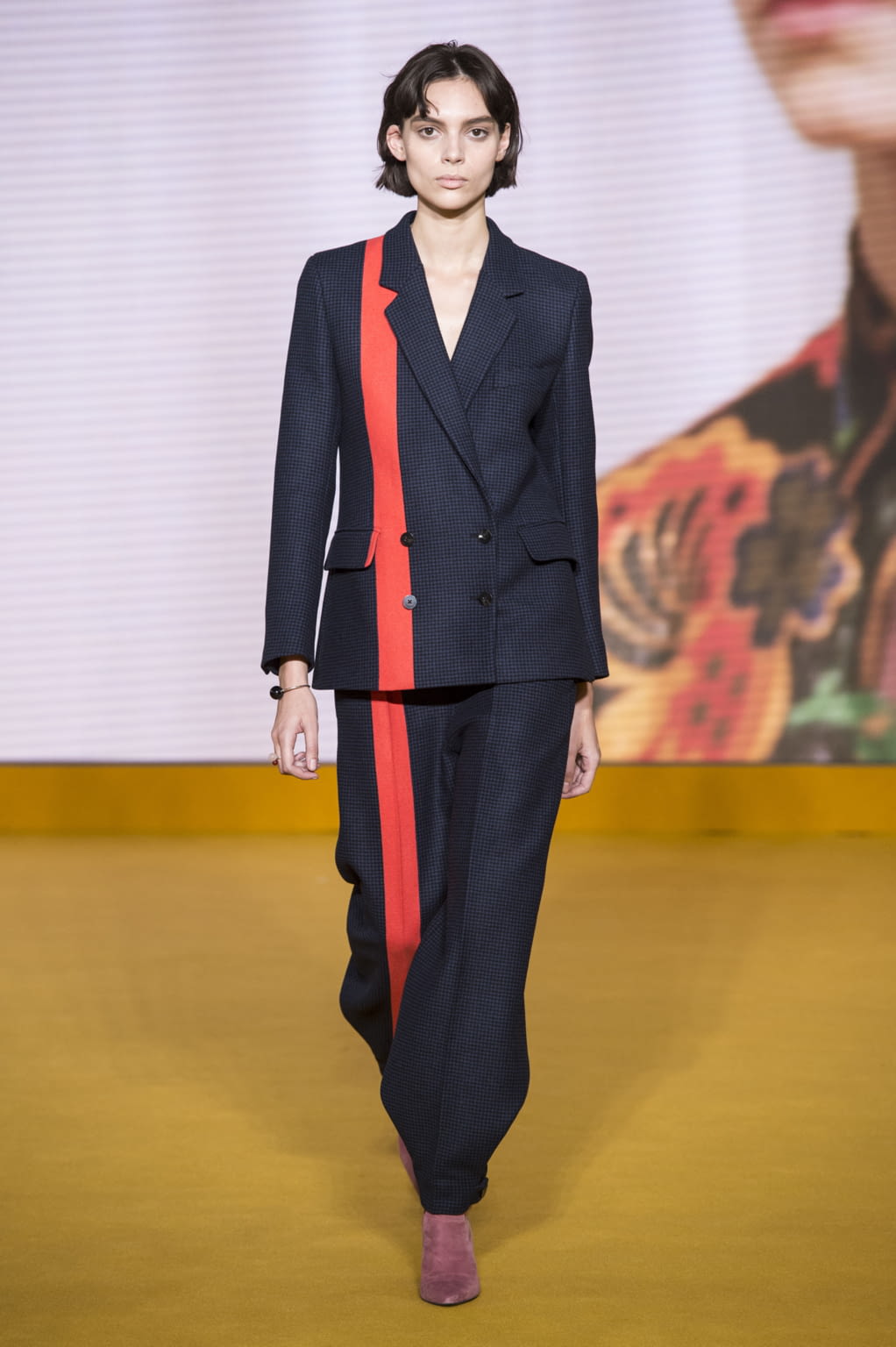 Fashion Week London Fall/Winter 2016 look 1 from the Paul Smith collection womenswear