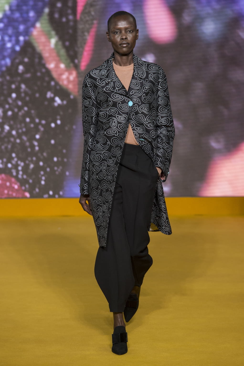 Fashion Week London Fall/Winter 2016 look 24 from the Paul Smith collection womenswear