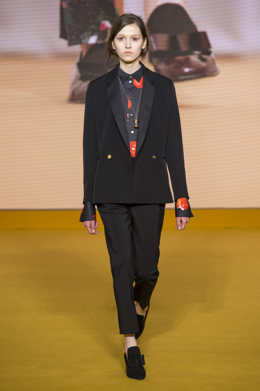 Fashion Week London Fall/Winter 2016 look 31 from the Paul Smith collection 女装