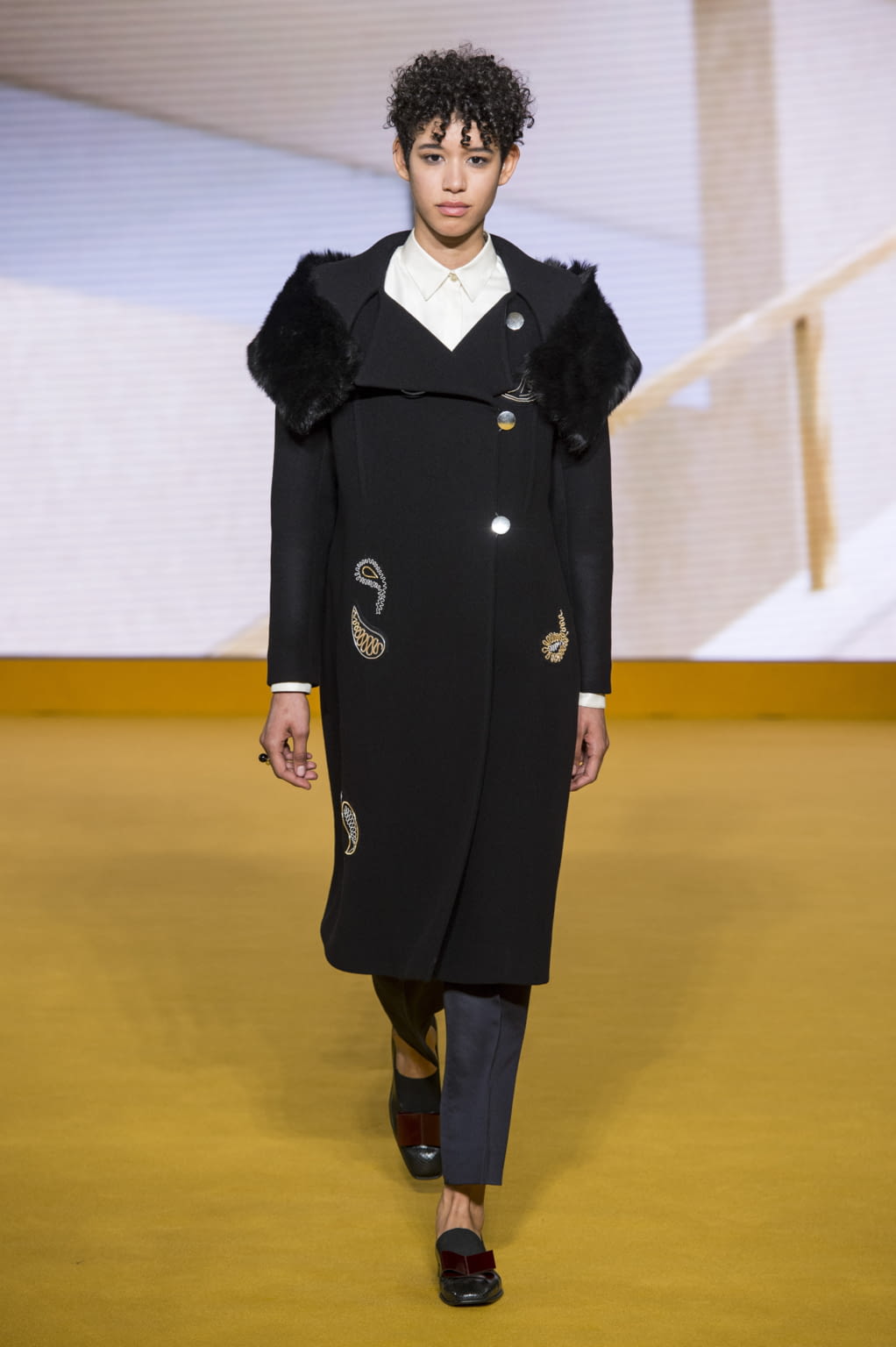 Fashion Week London Fall/Winter 2016 look 36 from the Paul Smith collection womenswear