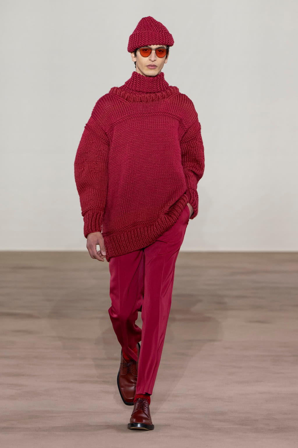 Fashion Week Paris Fall/Winter 2022 look 17 from the Paul Smith collection menswear