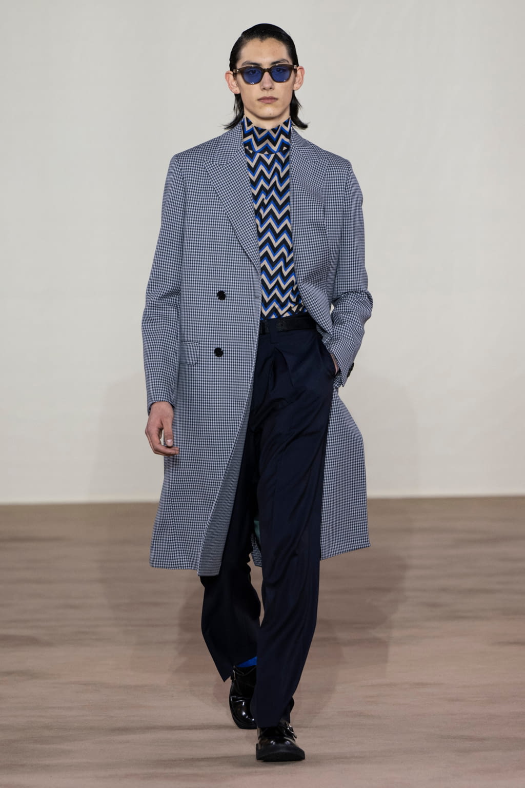 Fashion Week Paris Fall/Winter 2022 look 23 from the Paul Smith collection menswear