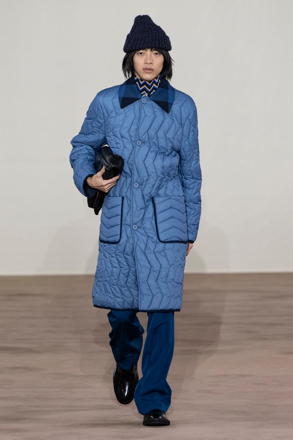 Fashion Week Paris Fall/Winter 2022 look 25 from the Paul Smith collection 男装