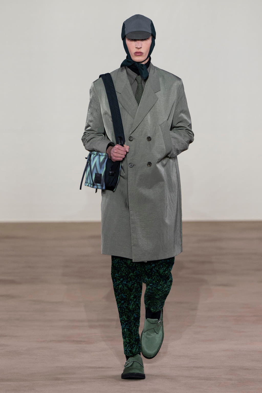 Fashion Week Paris Fall/Winter 2022 look 3 from the Paul Smith collection menswear