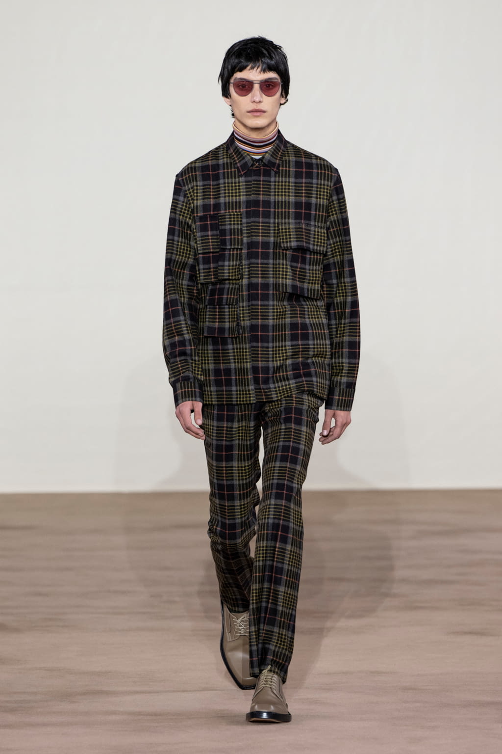 Fashion Week Paris Fall/Winter 2022 look 6 from the Paul Smith collection 男装
