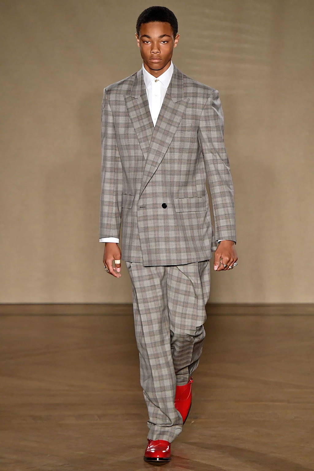Fashion Week Paris Spring/Summer 2019 look 1 from the Paul Smith collection menswear