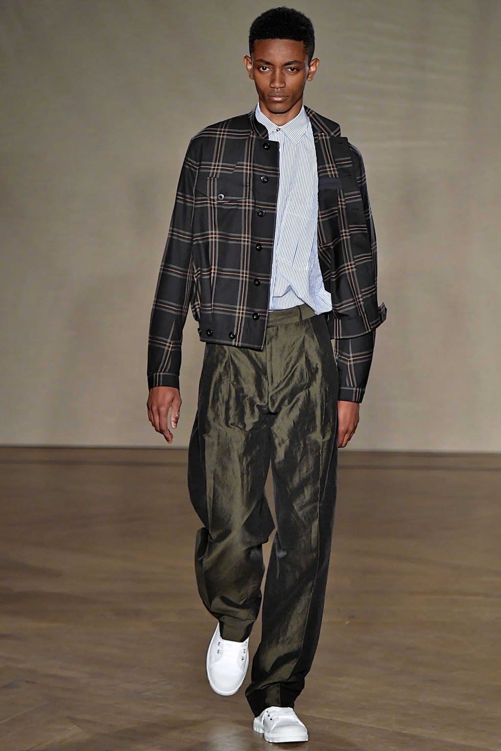 Fashion Week Paris Spring/Summer 2019 look 16 from the Paul Smith collection 男装