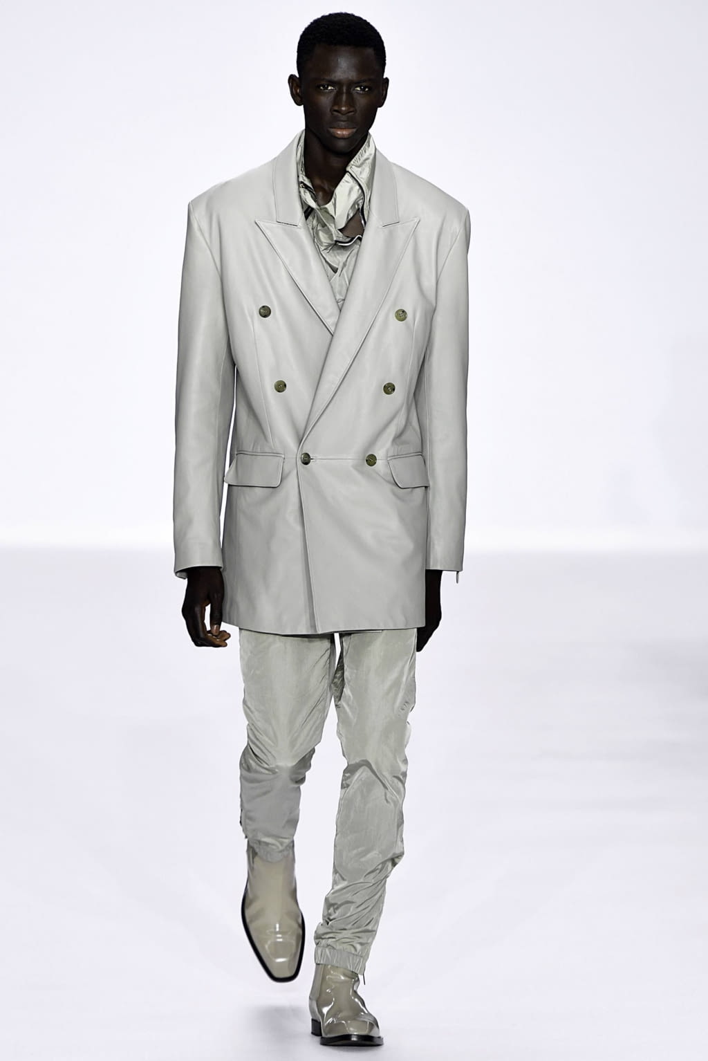 Fashion Week Paris Spring/Summer 2020 look 2 from the Paul Smith collection 男装