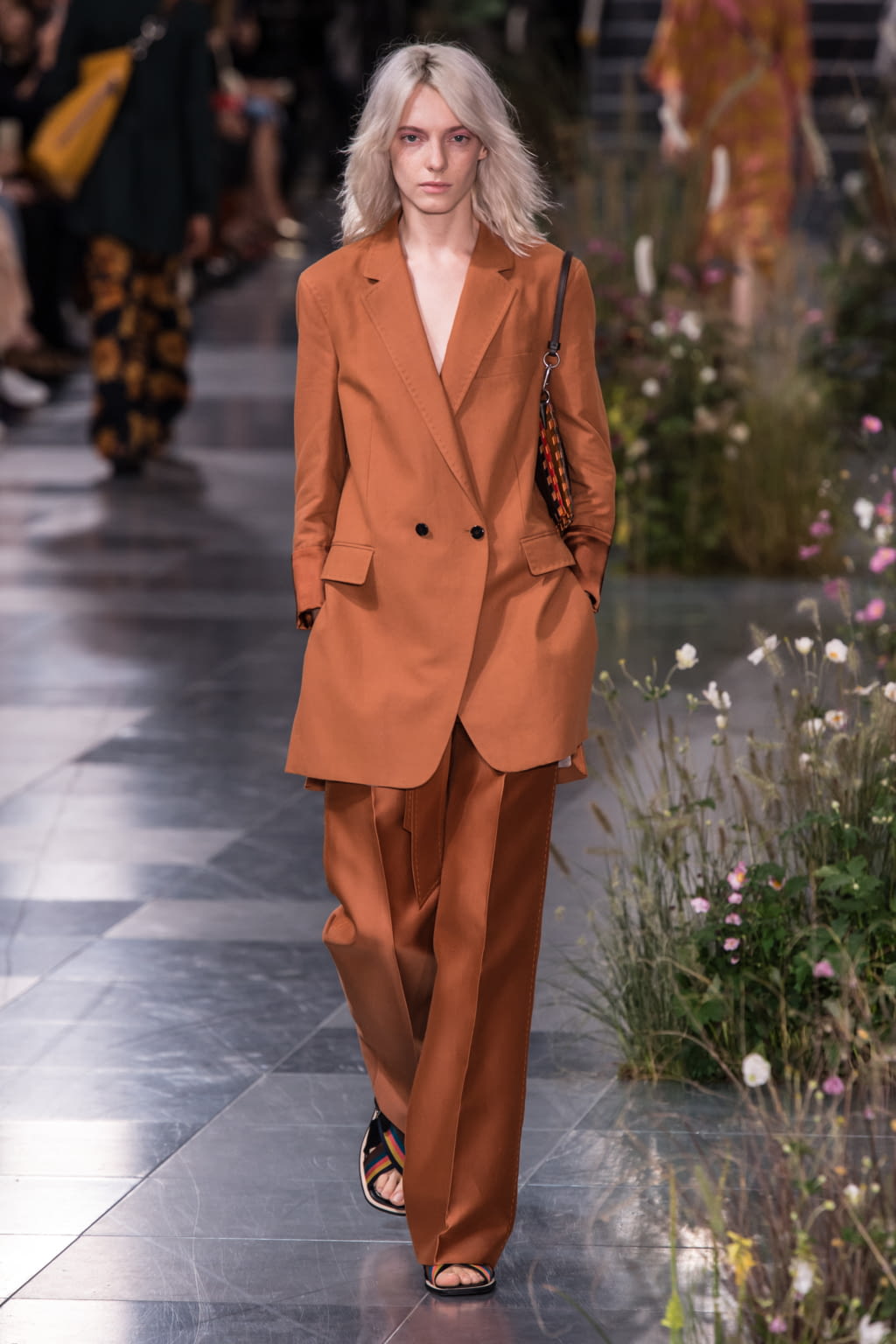 Fashion Week London Spring/Summer 2017 look 10 from the Paul Smith collection 女装