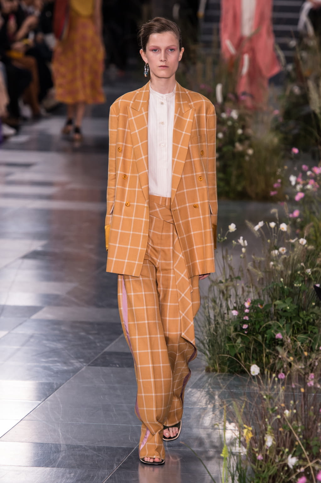Fashion Week London Spring/Summer 2017 look 17 from the Paul Smith collection womenswear