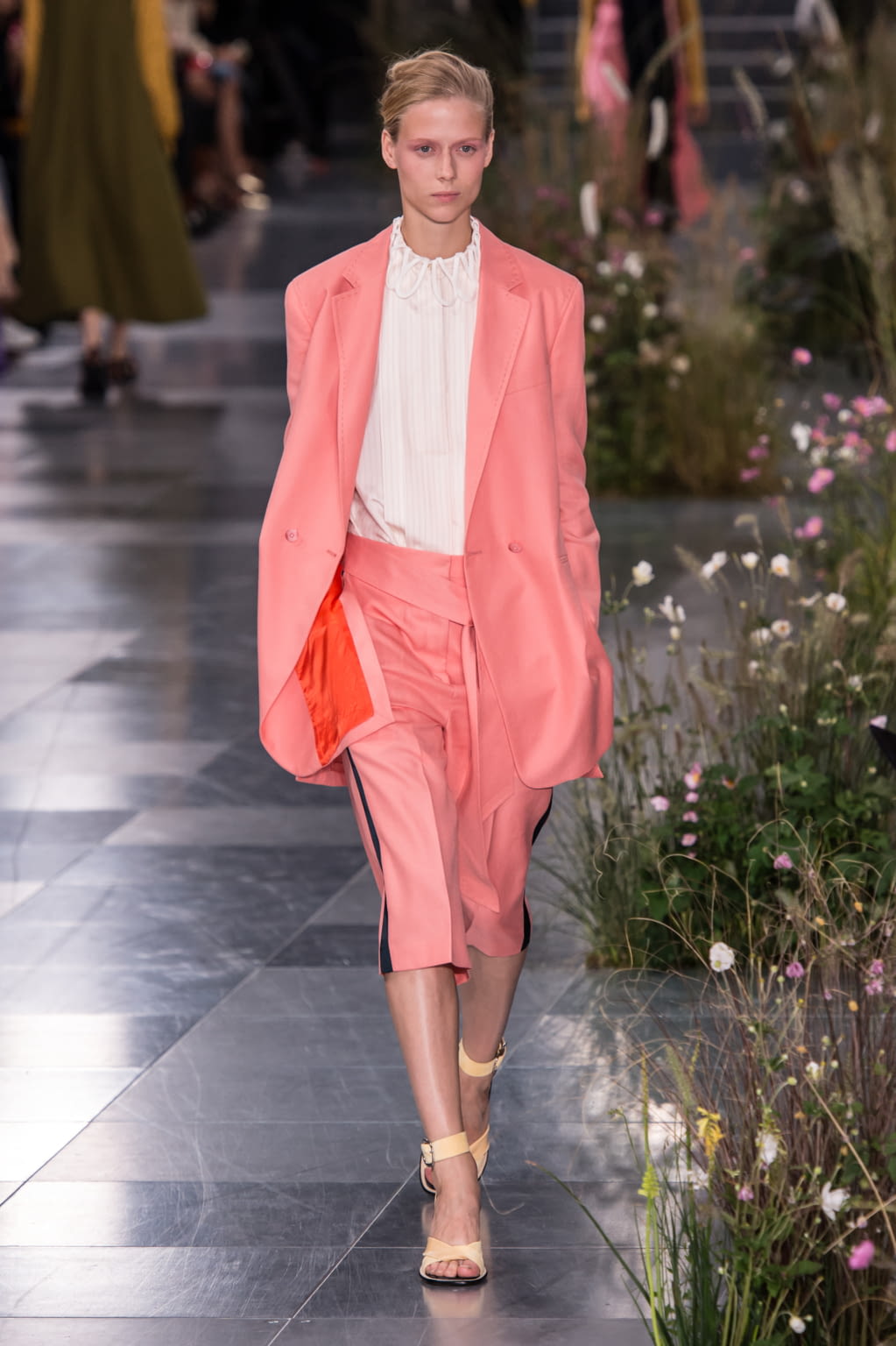 Fashion Week London Spring/Summer 2017 look 18 from the Paul Smith collection 女装