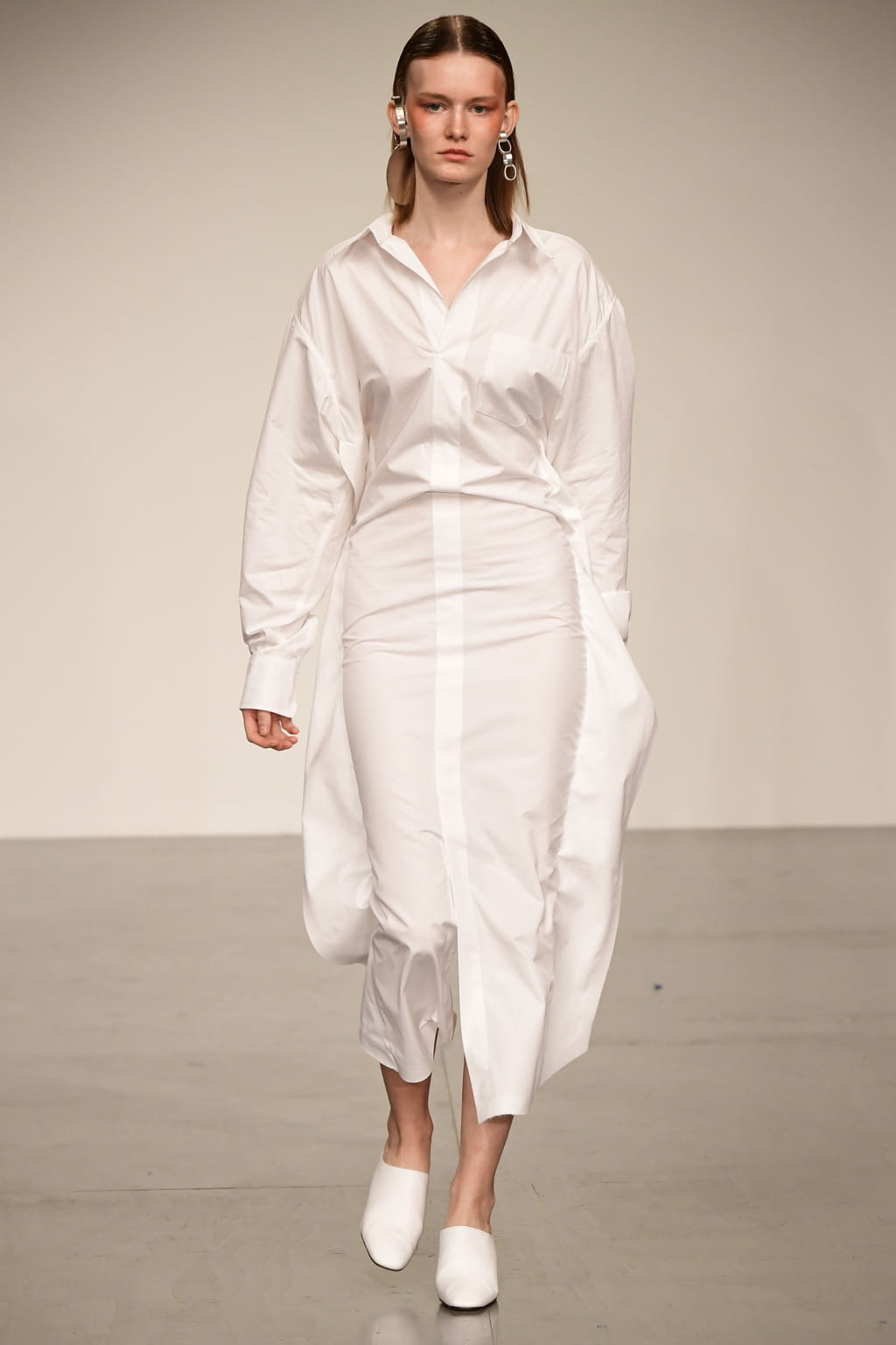 Fashion Week London Spring/Summer 2018 look 13 from the Paula Knorr collection womenswear