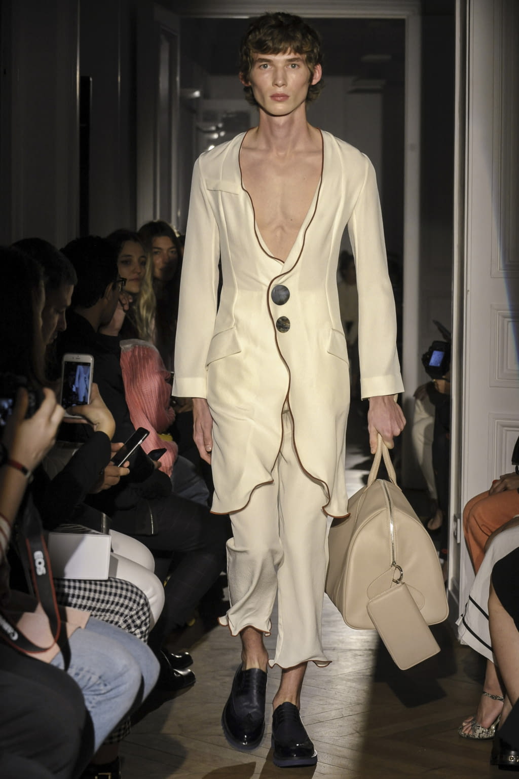 Fashion Week Paris Spring/Summer 2017 look 2 from the Peet Dullaert collection womenswear