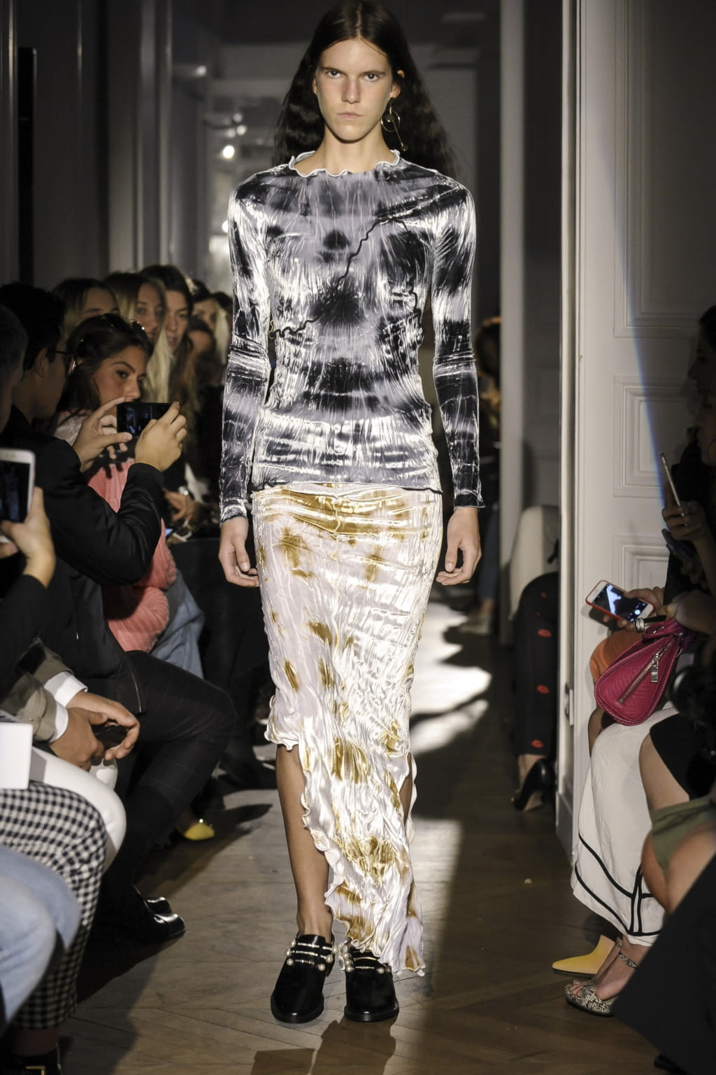 Fashion Week Paris Spring/Summer 2017 look 25 from the Peet Dullaert collection womenswear