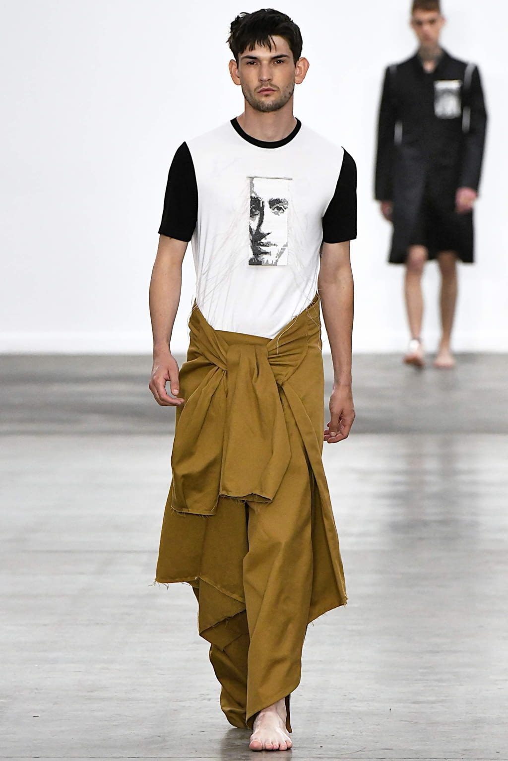 Fashion Week London Spring/Summer 2020 look 2 from the Per Götesson collection 男装