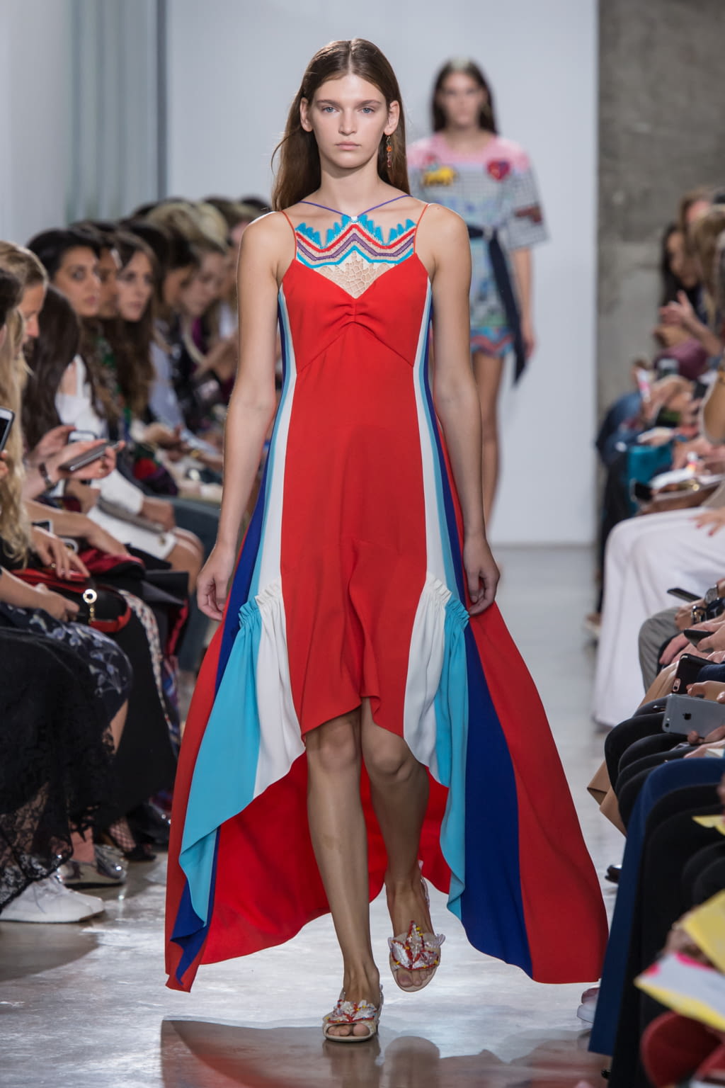 Fashion Week London Spring/Summer 2017 look 15 from the Peter Pilotto collection 女装