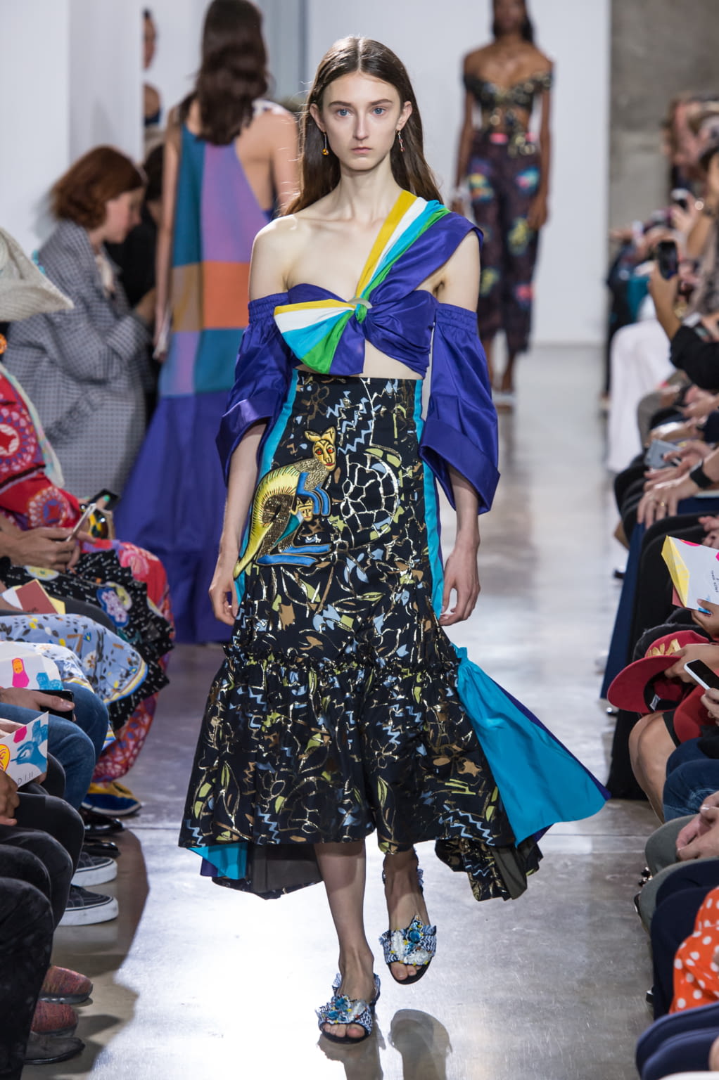 Fashion Week London Spring/Summer 2017 look 28 from the Peter Pilotto collection 女装