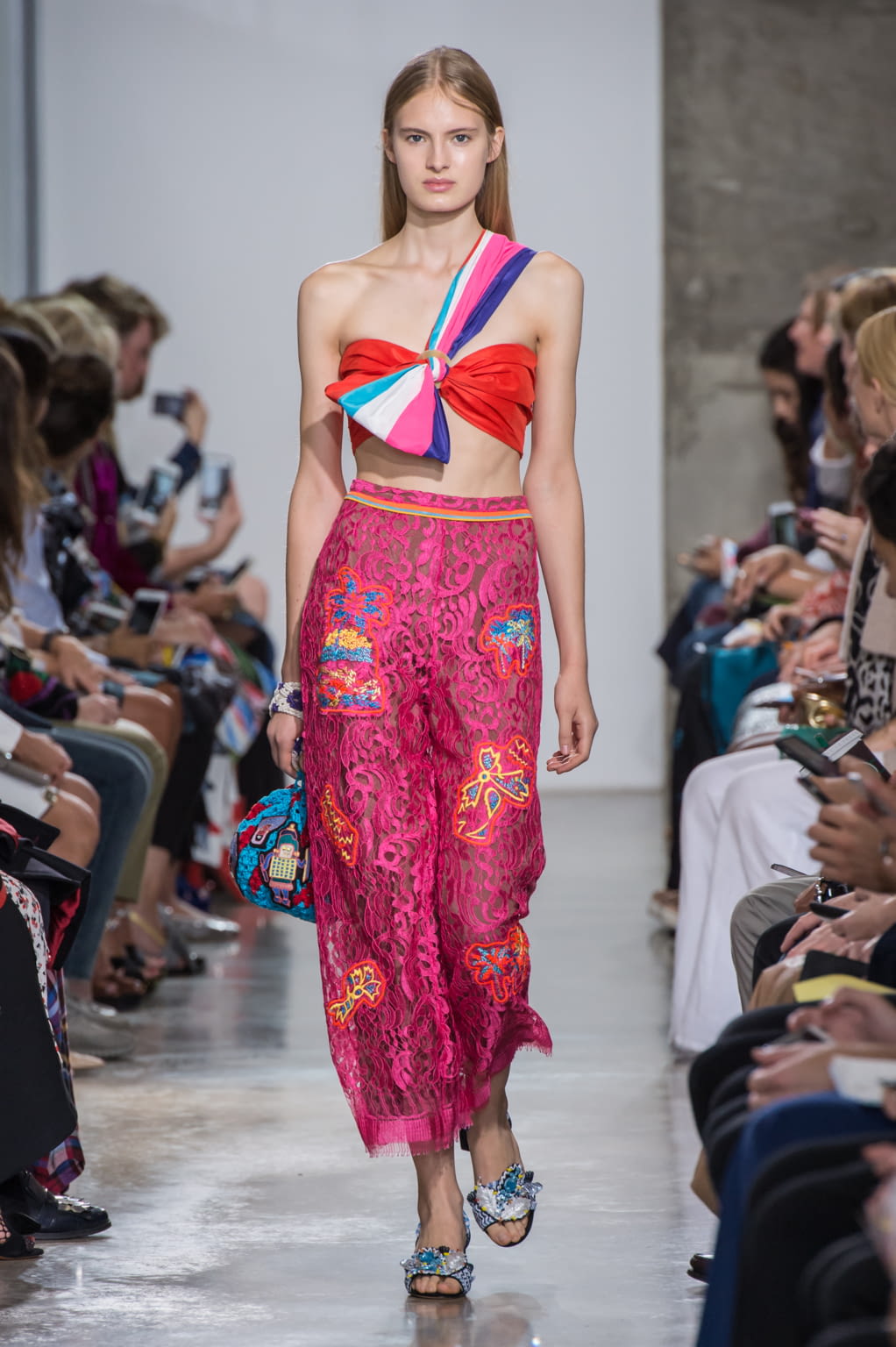 Fashion Week London Spring/Summer 2017 look 31 from the Peter Pilotto collection 女装