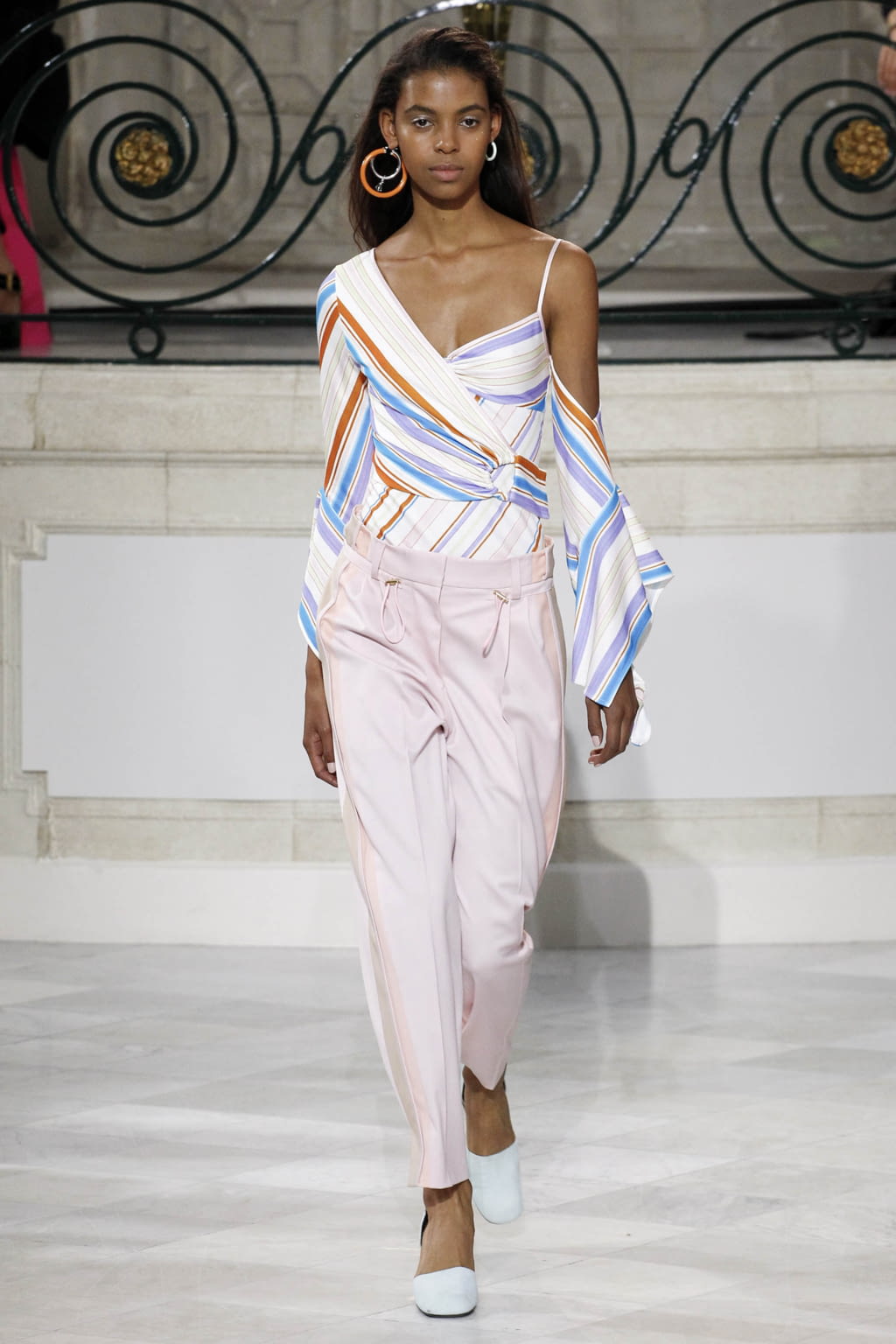 Fashion Week London Spring/Summer 2018 look 2 from the Peter Pilotto collection womenswear