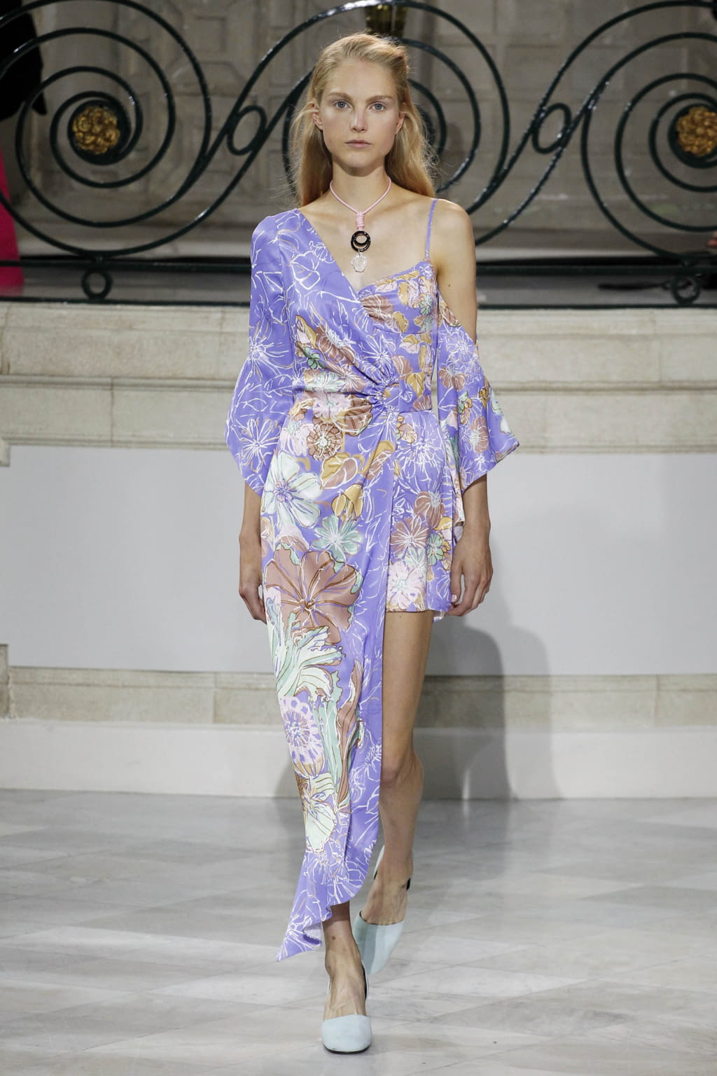 Fashion Week London Spring/Summer 2018 look 15 from the Peter Pilotto collection womenswear