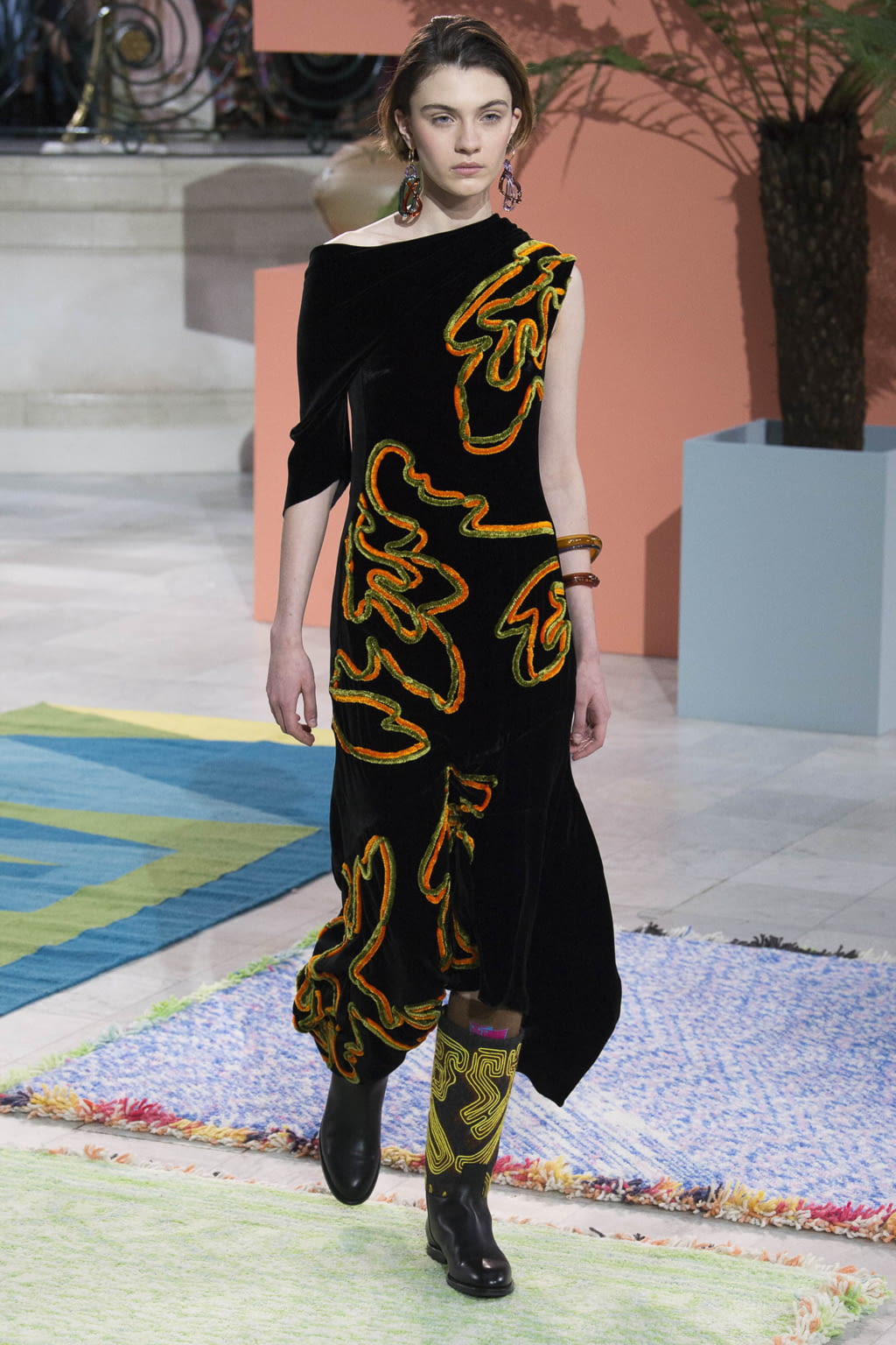 Fashion Week London Fall/Winter 2017 look 35 from the Peter Pilotto collection 女装