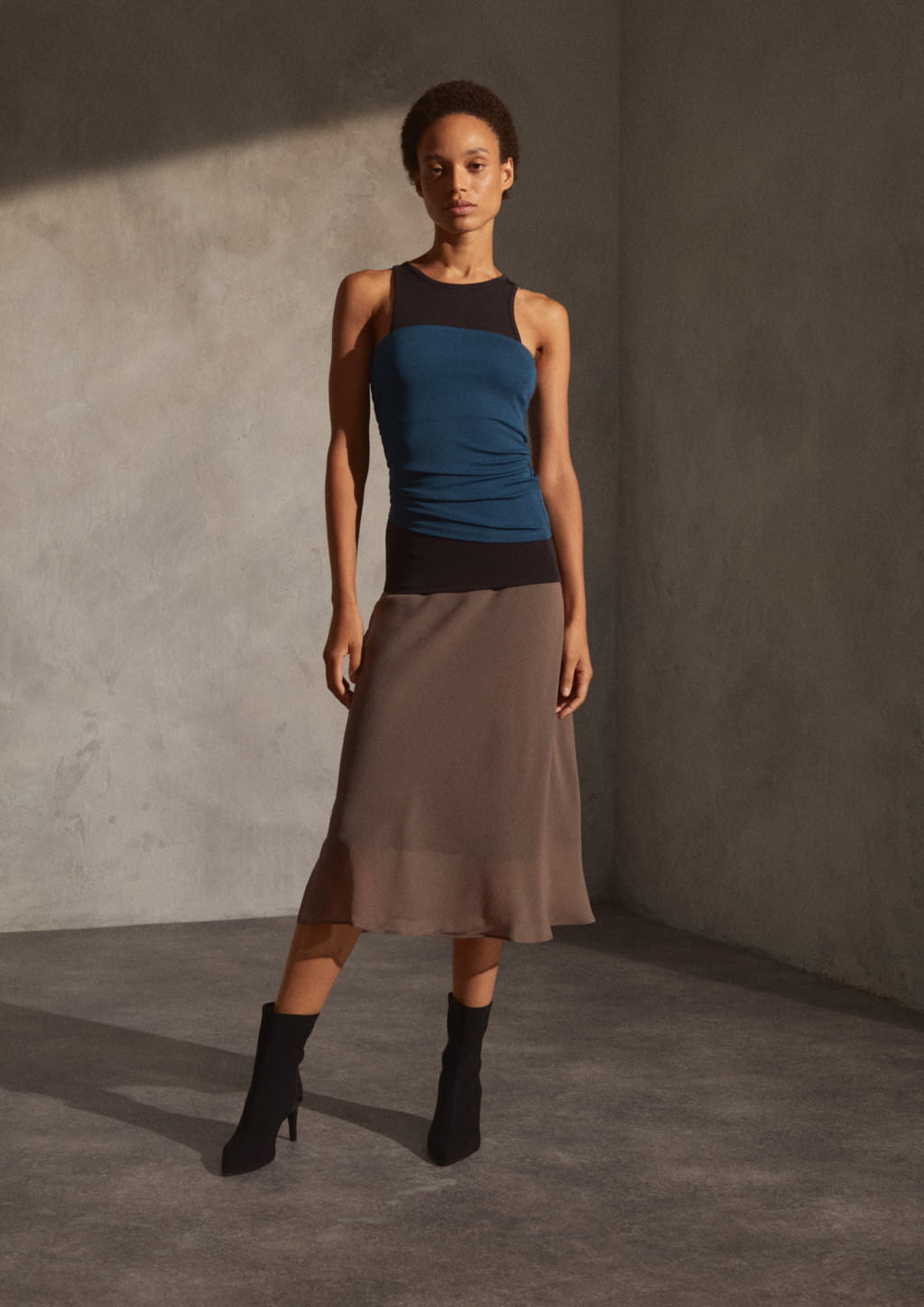 Fashion Week New York Pre-Fall 2022 look 2 from the Calvin Klein Sportswear collection 女装