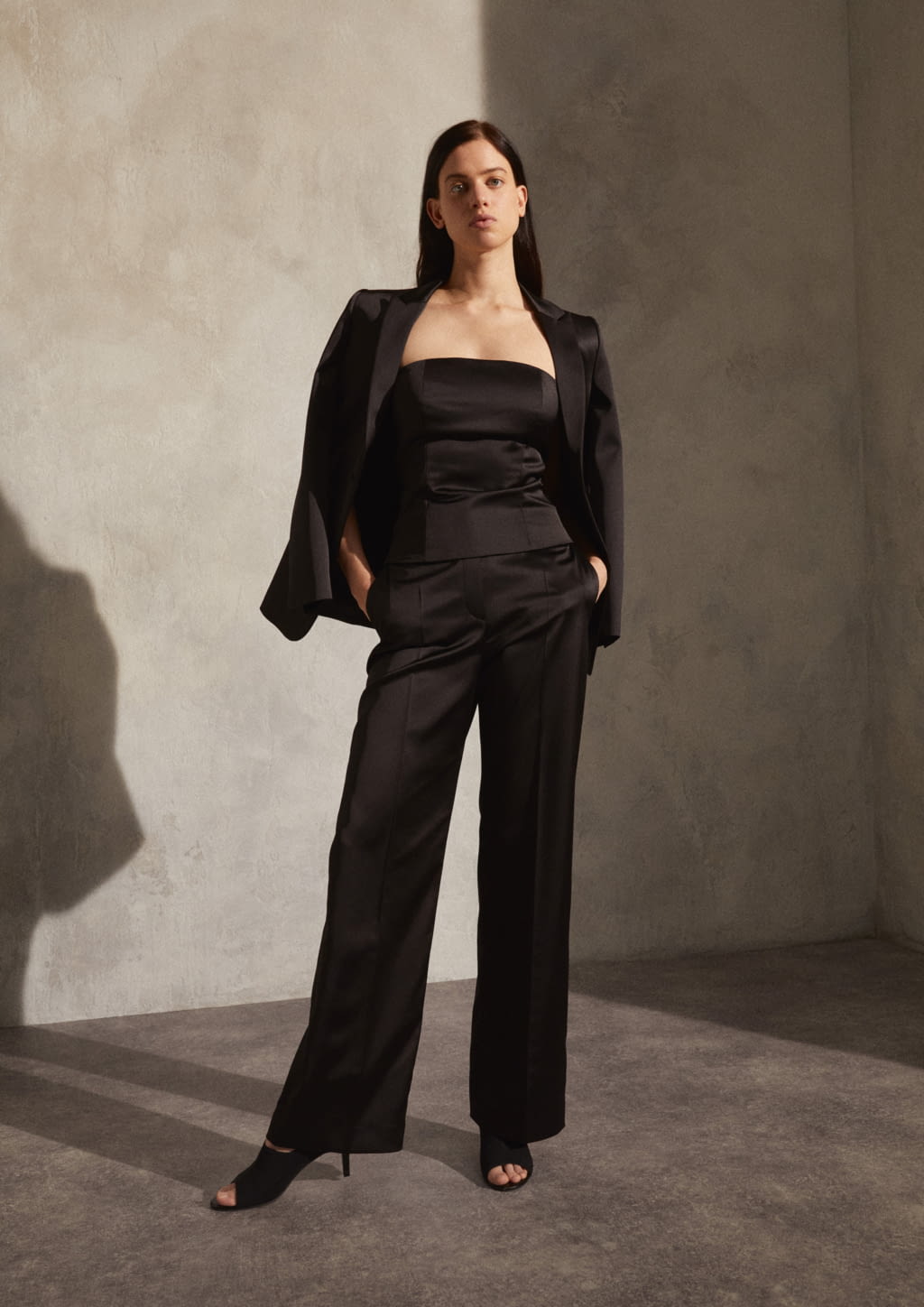 Fashion Week New York Pre-Fall 2022 look 15 from the Calvin Klein Sportswear collection womenswear