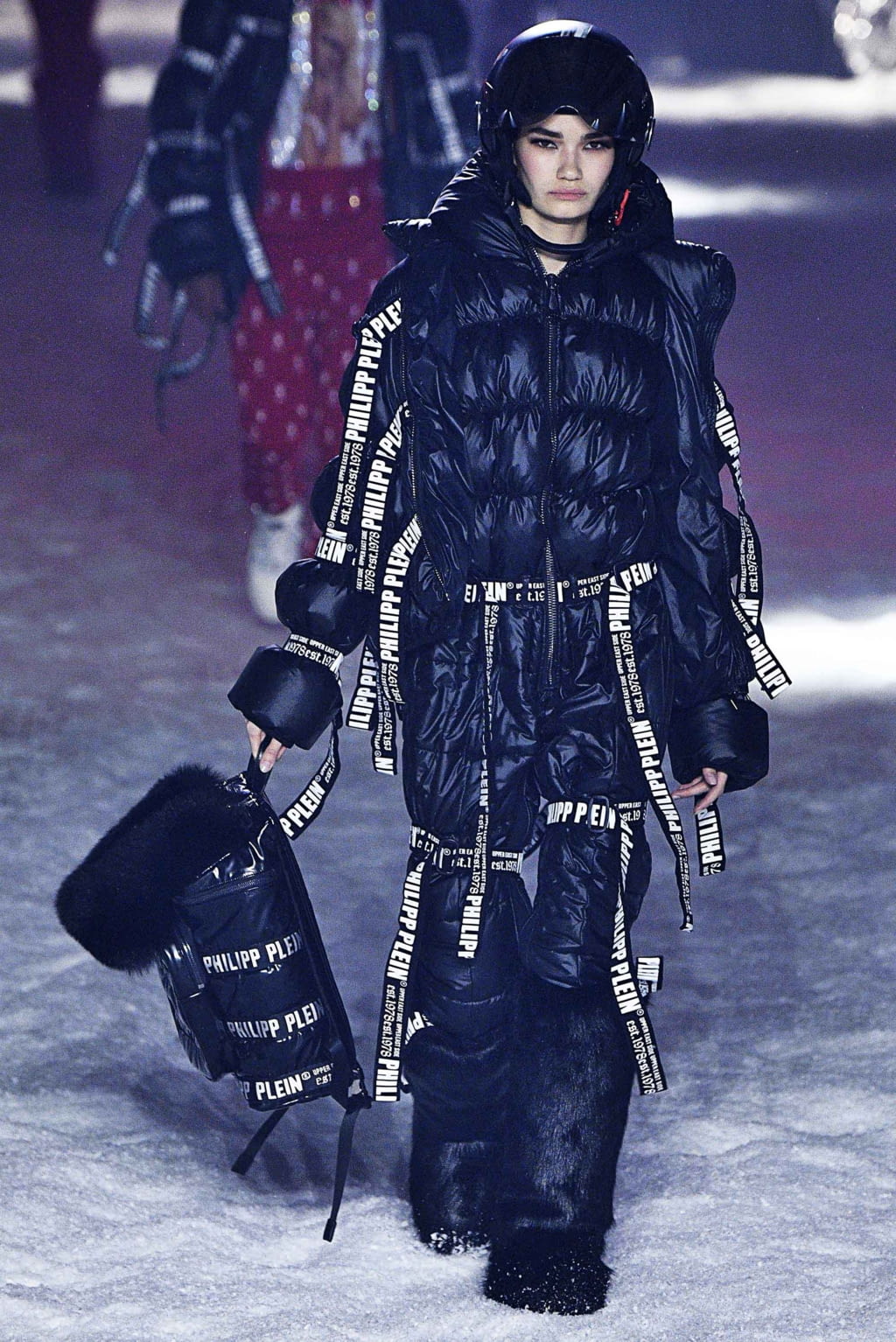 Fashion Week New York Fall/Winter 2018 look 19 from the Philipp Plein collection 女装