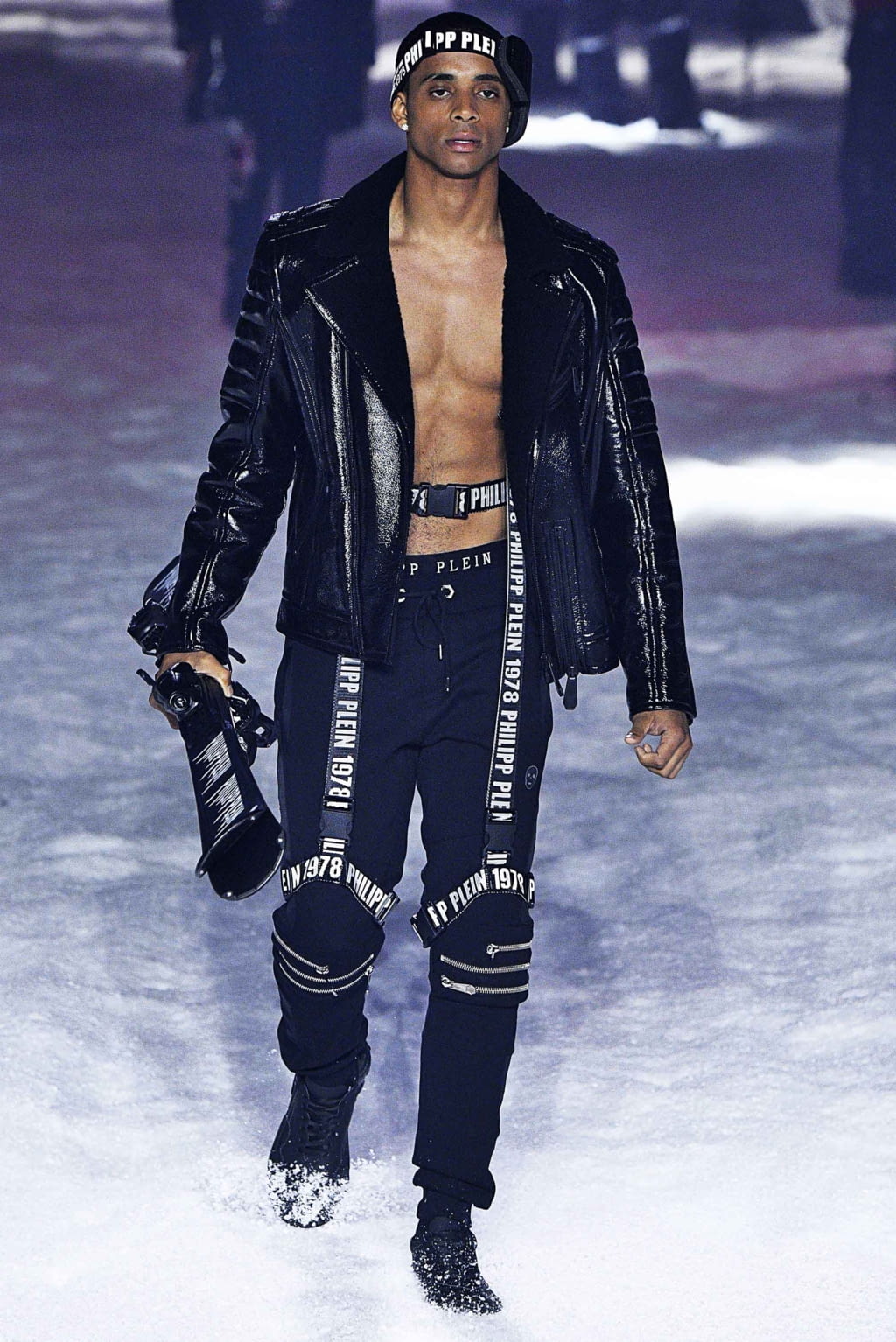 Fashion Week New York Fall/Winter 2018 look 33 from the Philipp Plein collection 女装