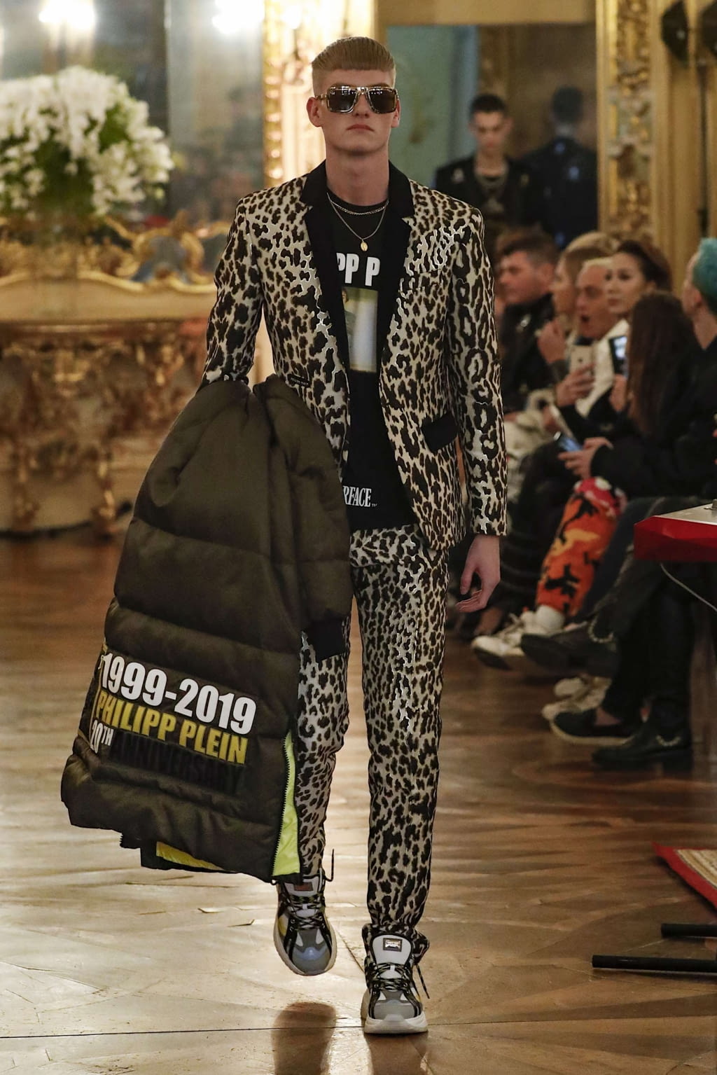 Fashion Week Milan Fall/Winter 2019 look 19 from the Philipp Plein collection 男装
