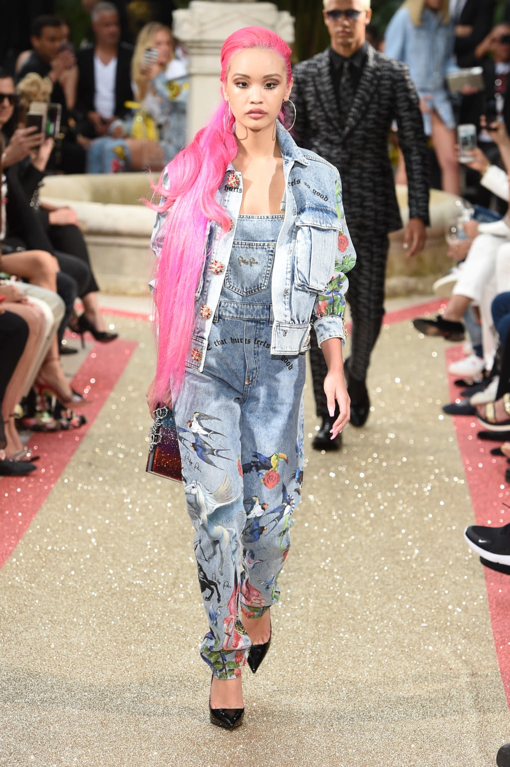 Fashion Week New York Resort 2019 look 17 from the Philipp Plein collection 女装