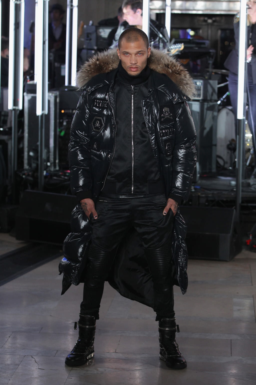 Fashion Week New York Fall/Winter 2017 look 1 from the Philipp Plein collection 女装